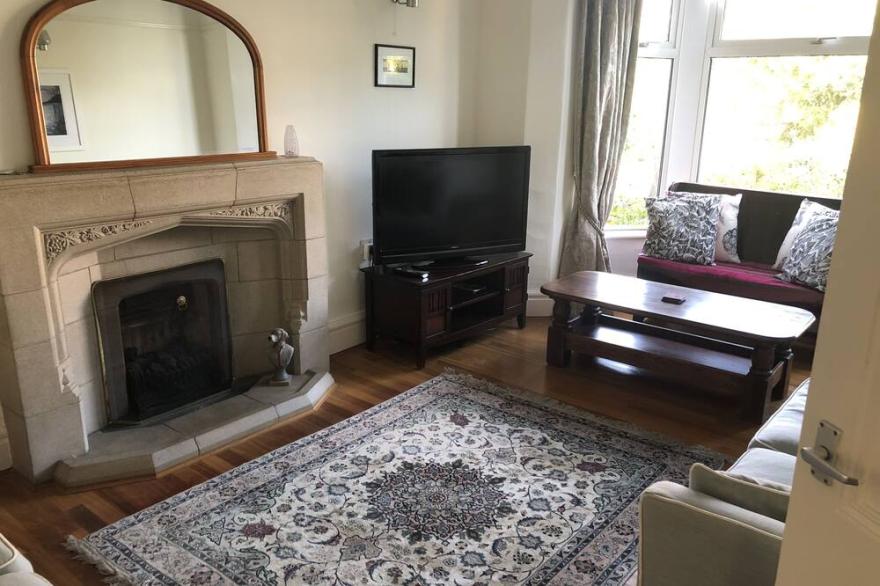 Comfortable and spacious holiday let minutes from the water