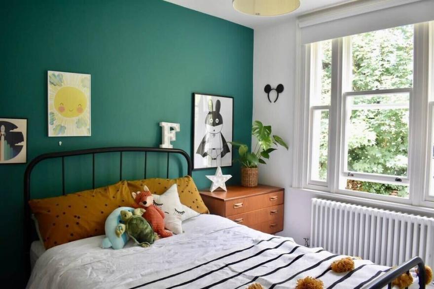 3 Bedroom Beautiful Hove Townhouse in Prime Location