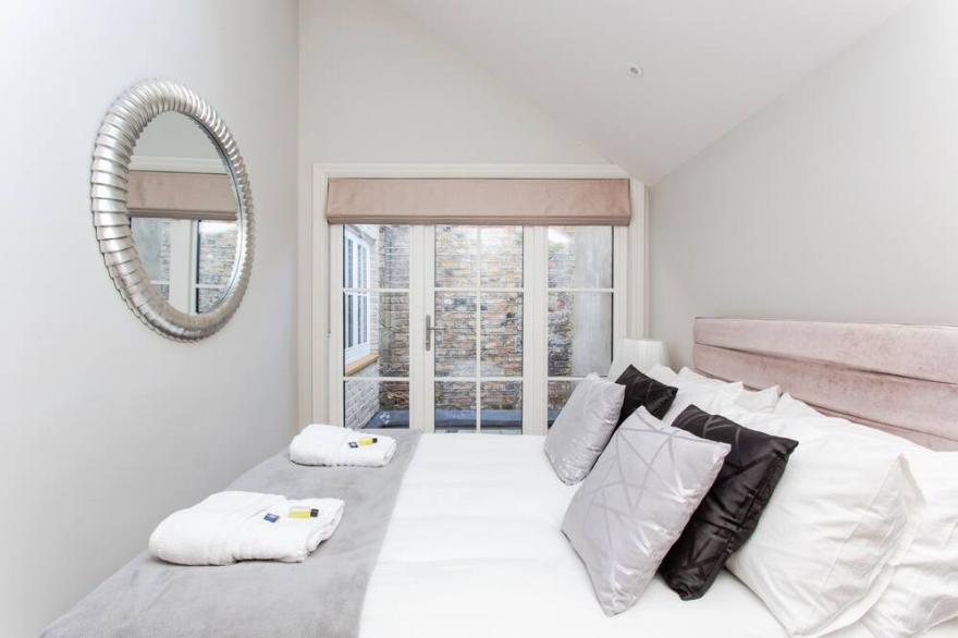 Luxury New central London apartment