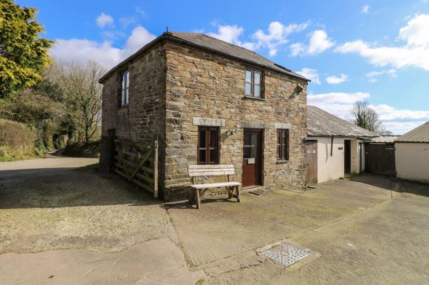 KEEPERS COTTAGE, pet friendly, character holiday cottage in Liskeard