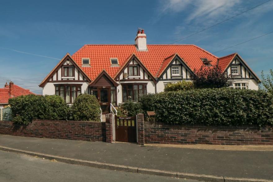 BEACHCREST, pet friendly, character holiday cottage in Whitby