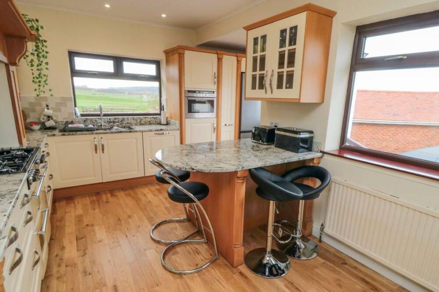 BEACHCREST, pet friendly, character holiday cottage in Whitby