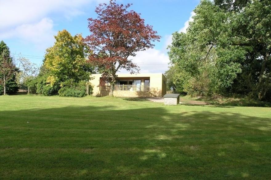 Secluded And Stylish Rural Retreat Close To The Hills And The Bright Lights