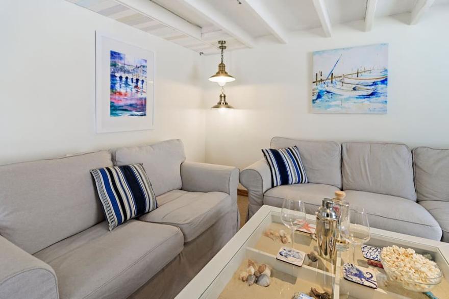 Characterful 2 Bed Cottage in the Brixham Harbour Bowl Mins From The Waters Edge