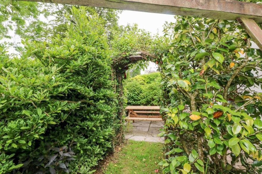 LAURELLEE, pet friendly, with a garden in Kilgetty