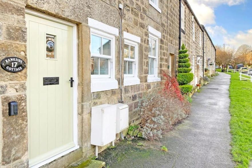 Refurbished 3 bed cottage with log burner - sleeps 5. Pet friendly