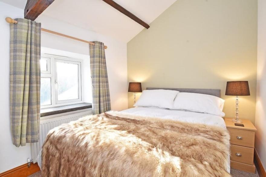 Refurbished 3 bed cottage with log burner - sleeps 5. Pet friendly