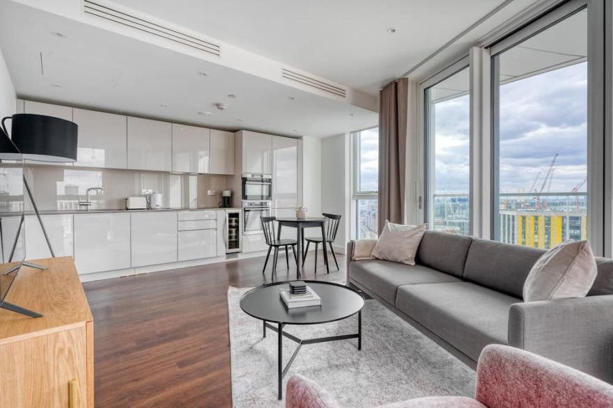 Lovely Nine Elms 1BR w/ 24 hr Security, next to Tube, by Blueground