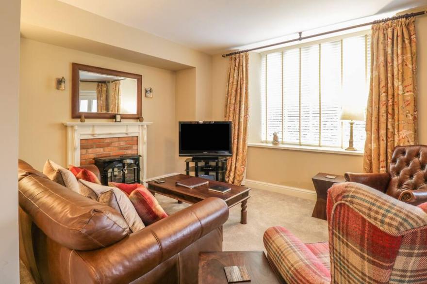 OLD BAKERS COTTAGE, family friendly, with a garden in Grasmere