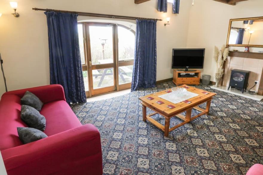 BAY VIEW COTTAGE, pet friendly, with a garden in Fylingthorpe