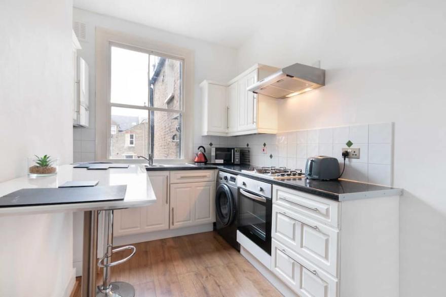 Cosy 1 bed Clapham Junction apartment