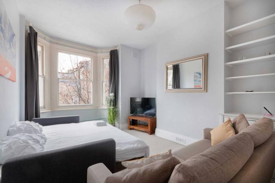 Cosy 1 bed Clapham Junction apartment