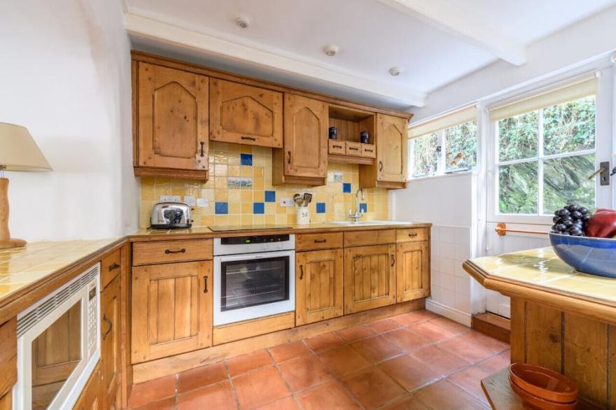 Wednesday Cottage - Three Bedroom House, Sleeps 6