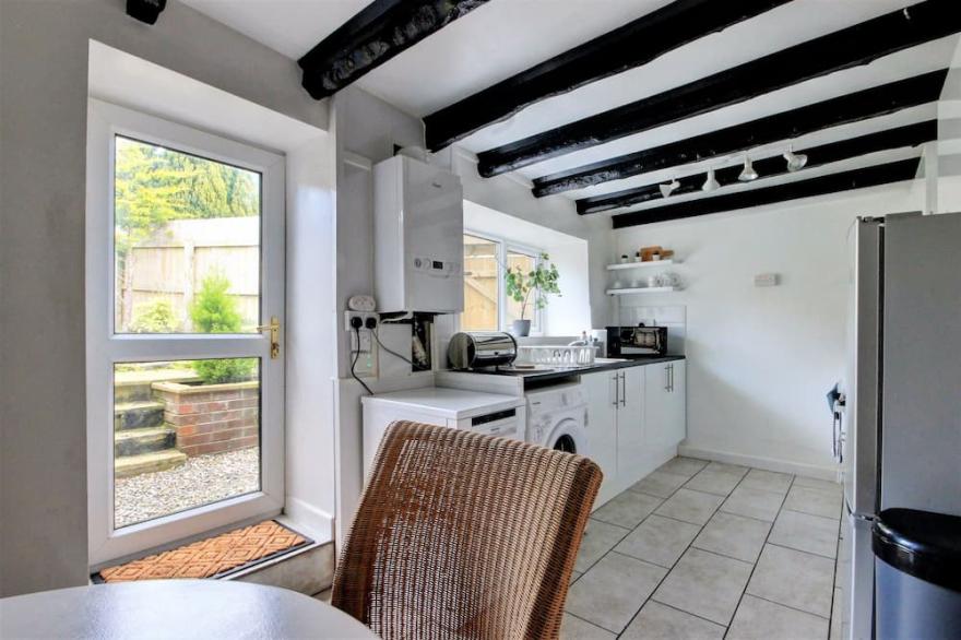 Cosy 1800s Mole Cottage