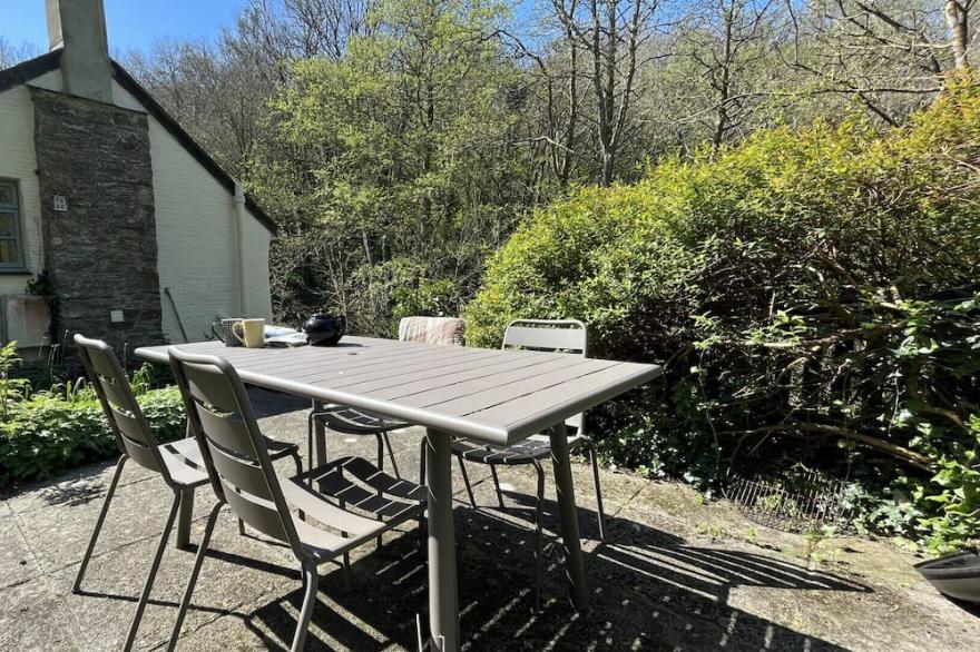 Cuckoo Tor is a pretty 2 bedroom cottage surrounded by national trust countryside near the Bodninnick ferry for Fowey
