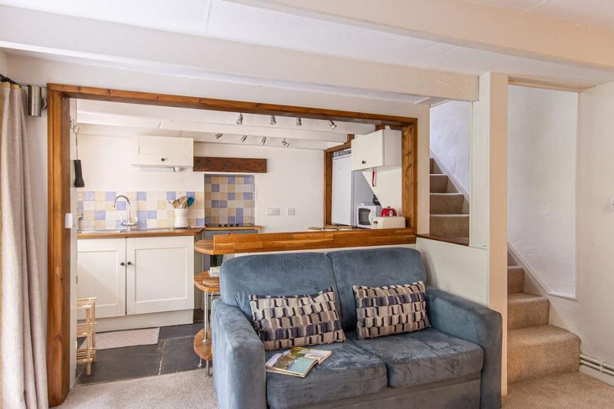 Cuckoo Tor is a pretty 2 bedroom cottage surrounded by national trust countryside near the Bodninnick ferry for Fowey