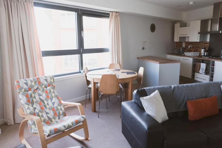 Pass the Keys | Lovely 2-Bed Flat Glasgow Harbour FREE parking
