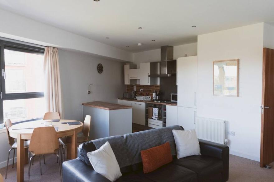 Pass the Keys | Lovely 2-Bed Flat Glasgow Harbour FREE parking