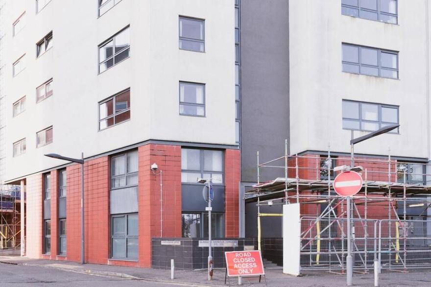 Pass the Keys | Lovely 2-Bed Flat Glasgow Harbour FREE parking