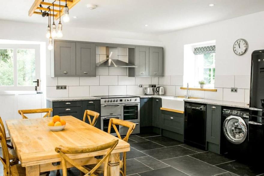 Glynn Bull Pen,  A Spacious, Secluded & Elegant Barn Conversion In Cornwall