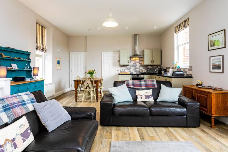 BAYSYDE, pet friendly, country holiday cottage in Alnmouth