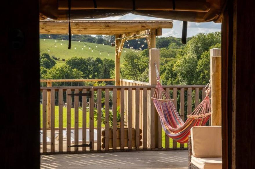 Luxury Safari Lodge surrounded by deer!! 'Fallow'