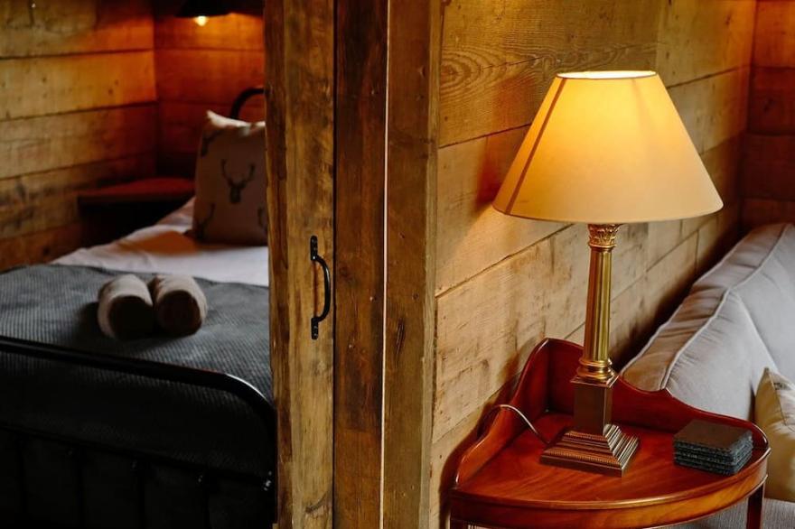 Luxury Safari Lodge surrounded by deer!! 'Fallow'