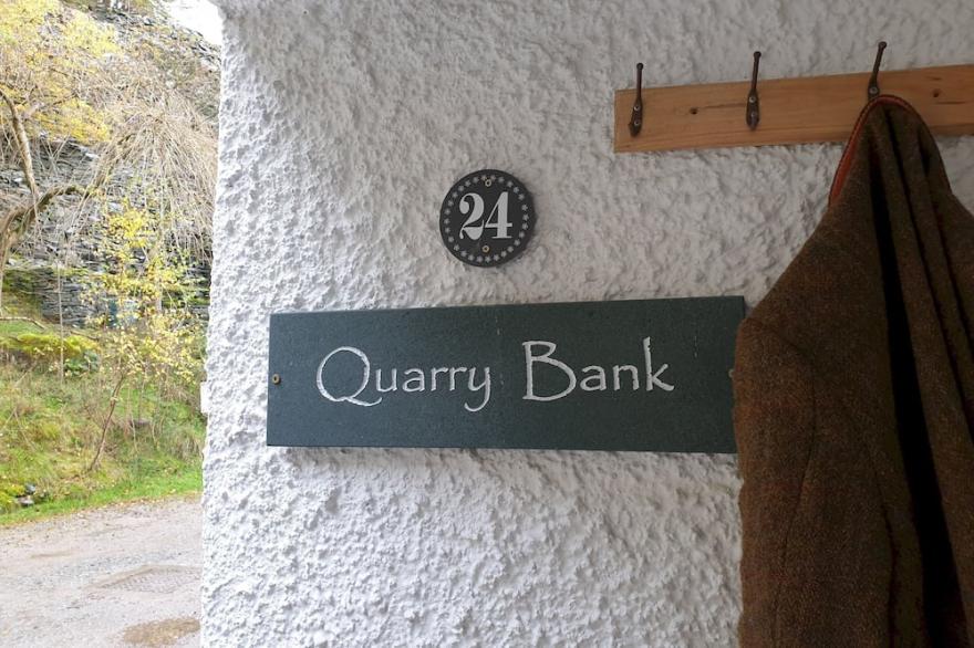 Quarry Bank - Three Bedroom House, Sleeps 6