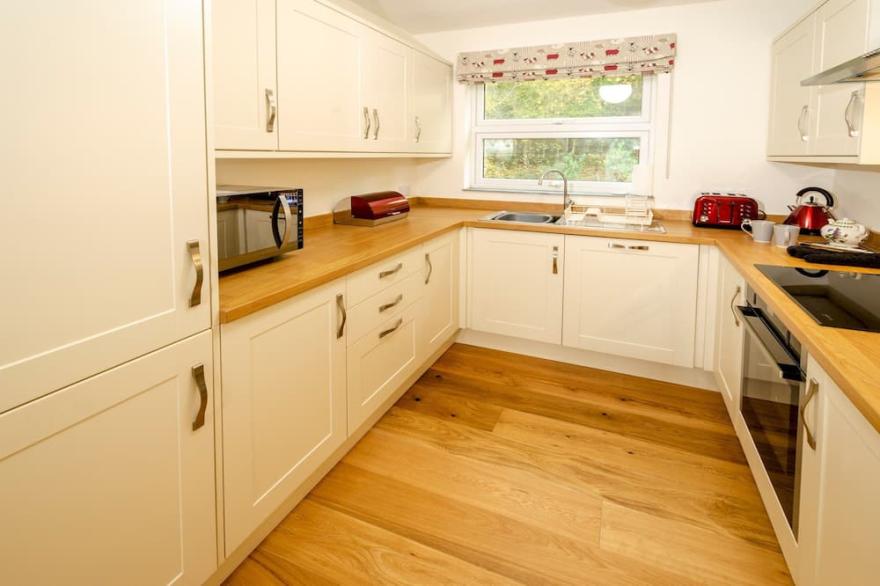 Quarry Bank - Three Bedroom House, Sleeps 6