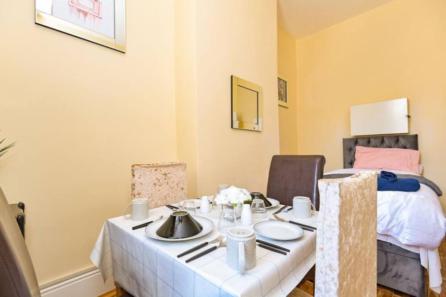 Twin Double Deluxe Apartment 4
