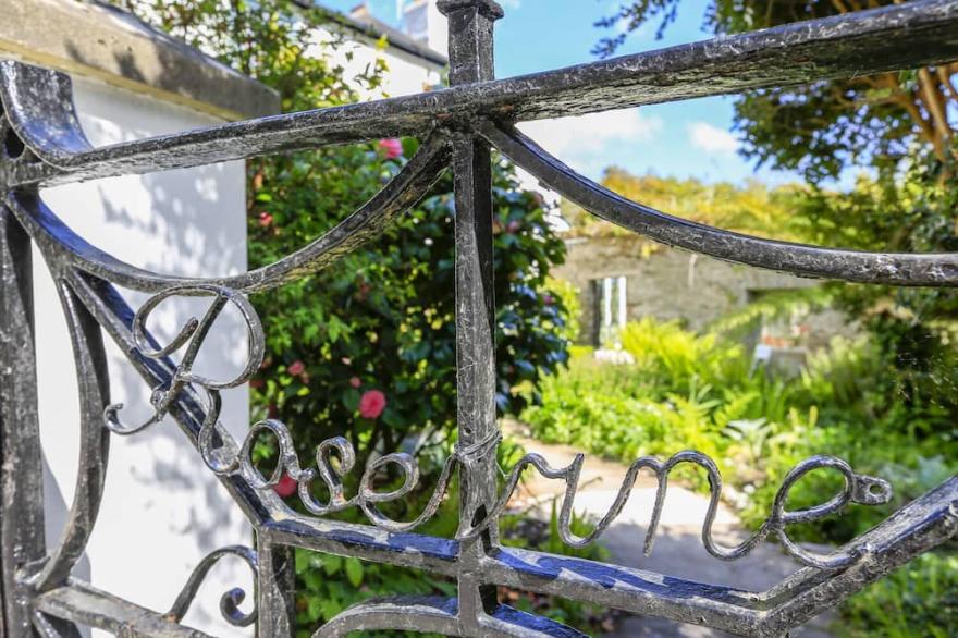 ROSEVINE, pet friendly, luxury holiday cottage in Slapton