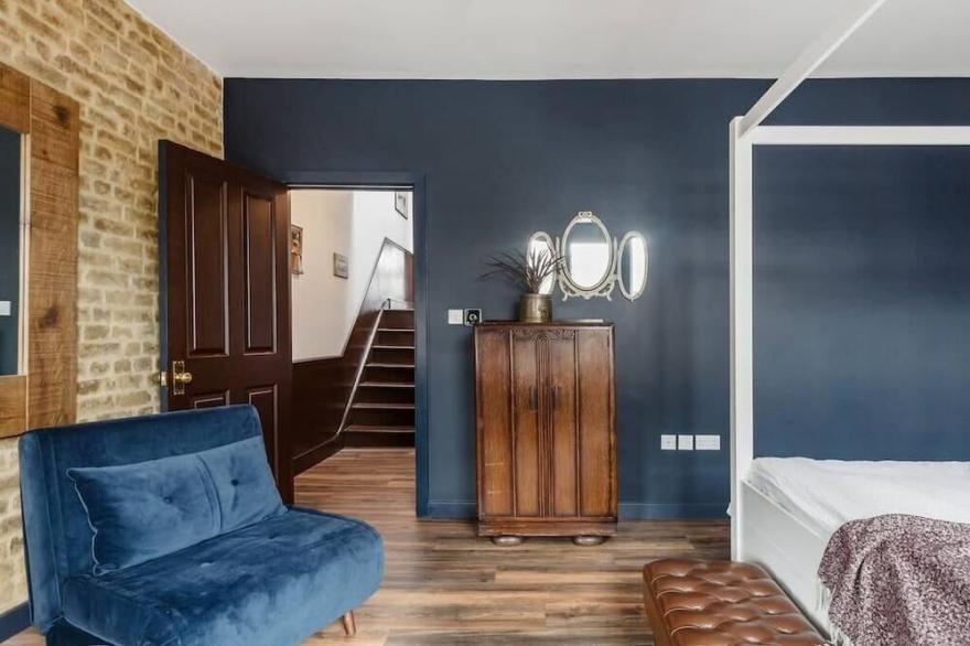 Walk to the Piccadilly Line From a Stunning Family House