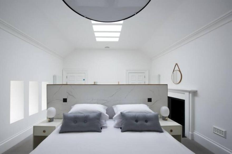 Sunlight (Standard Bedroom)  -  a lews castle that sleeps 2 guests  in 1 bedroom