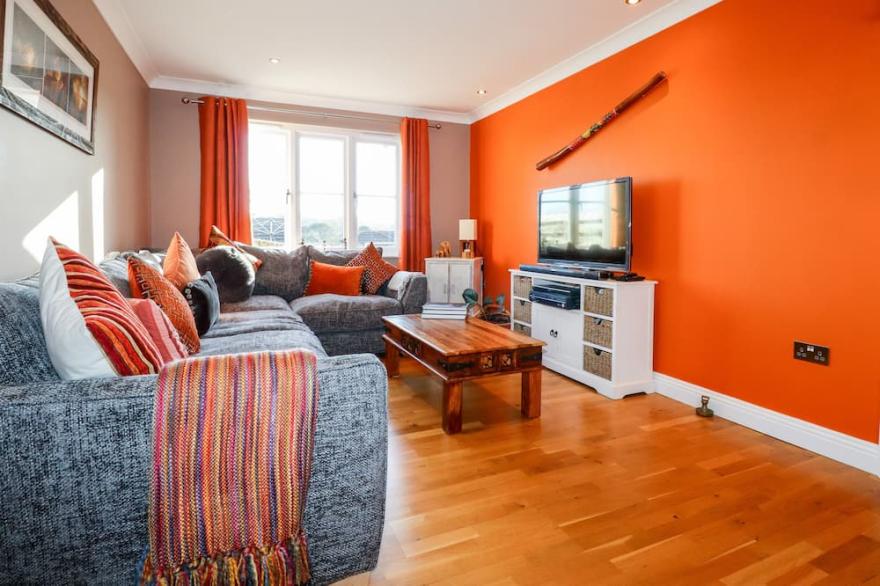 GWEL-AN-TANSYS, family friendly, with open fire in St Agnes