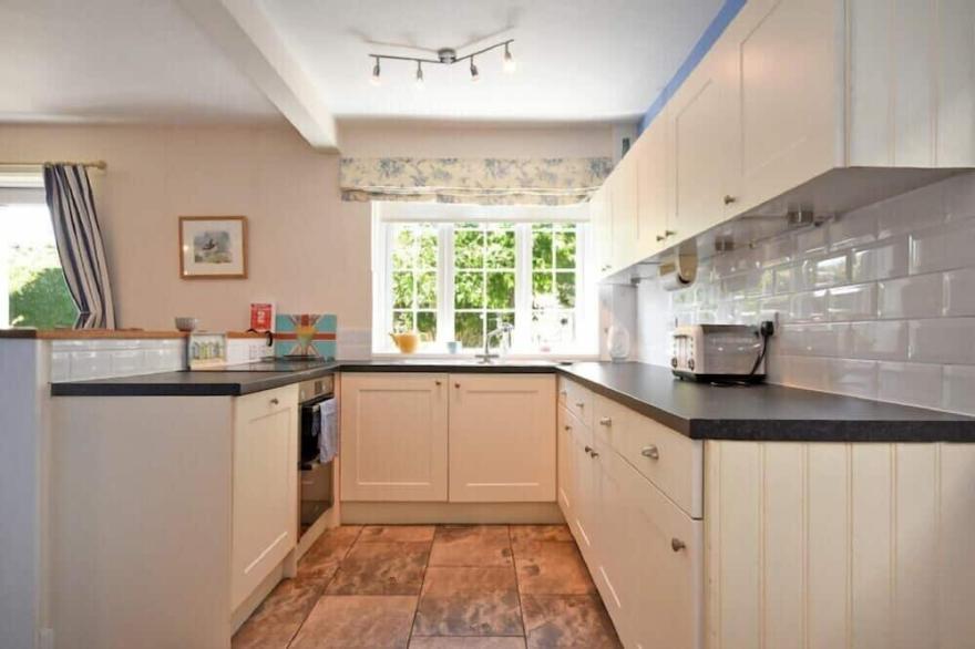 INVERAY, pet friendly, with open fire in Seahouses