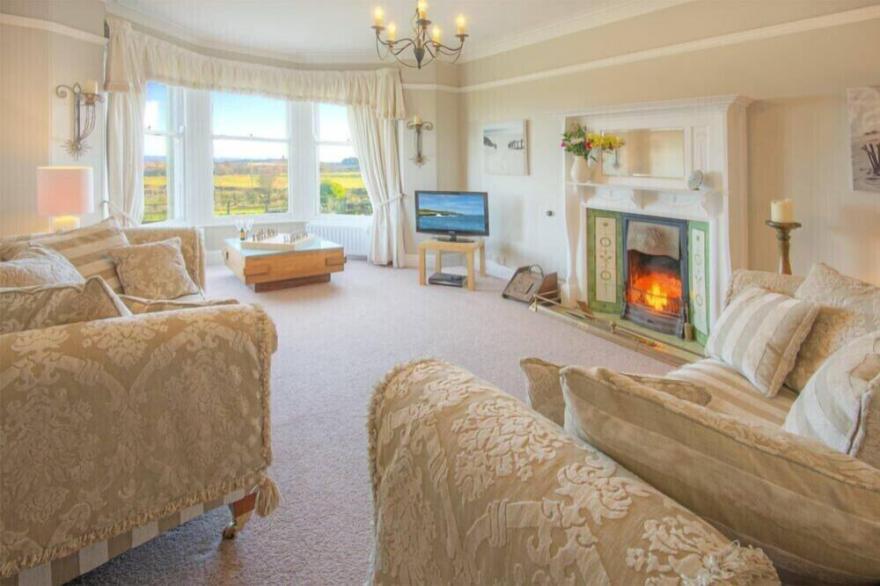 THE VILLAS NO3, family friendly, with open fire in Embleton