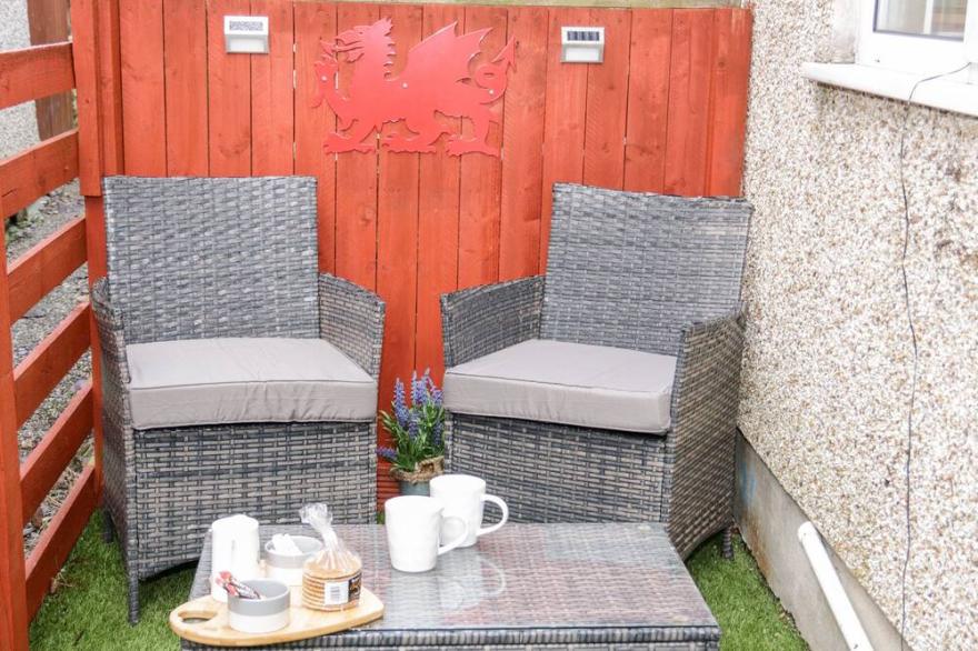 7 GLANAFON STREET, pet friendly, country holiday cottage in Bethesda