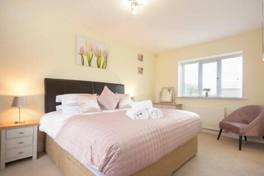 VIEWPOINT, pet friendly, with a garden in Alnmouth