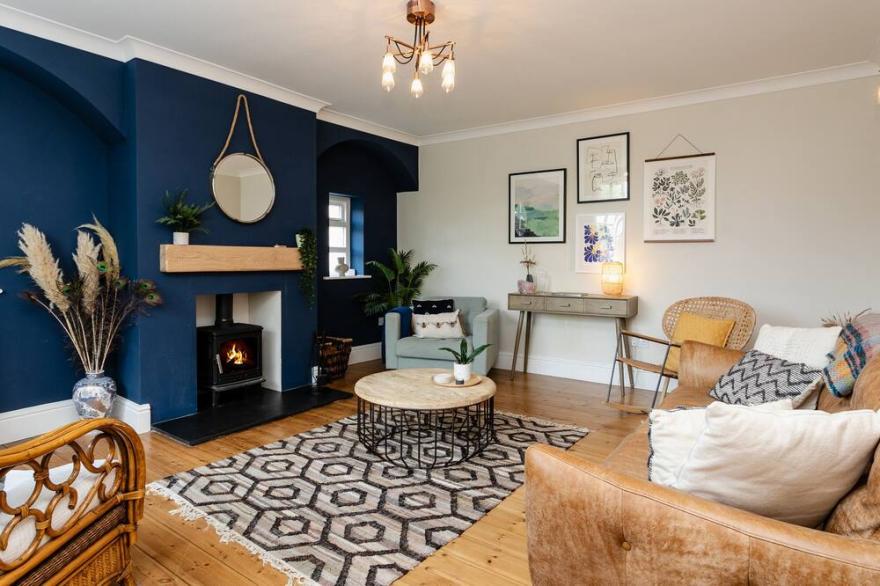 ROSEDALE LODGE, pet friendly, country holiday cottage in Alnmouth
