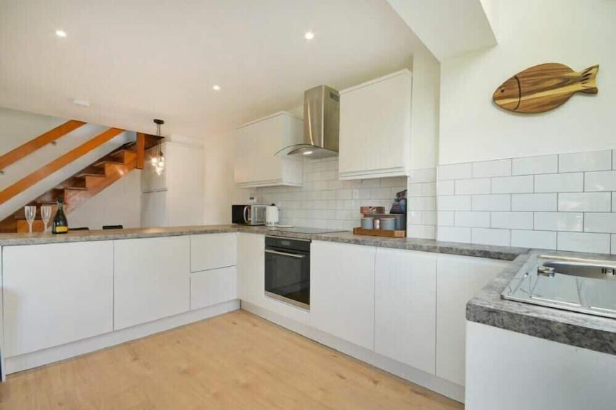 COASTAL PLAICE, pet friendly, country holiday cottage in Beadnell
