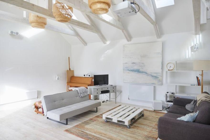 Light and Spacious Holiday Barn in North Cornwall