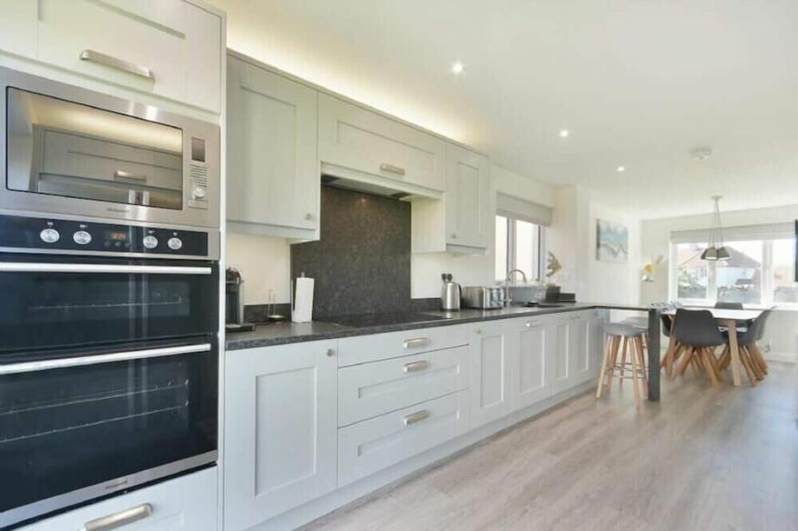 LUNA TIDE, pet friendly, with a garden in Seahouses
