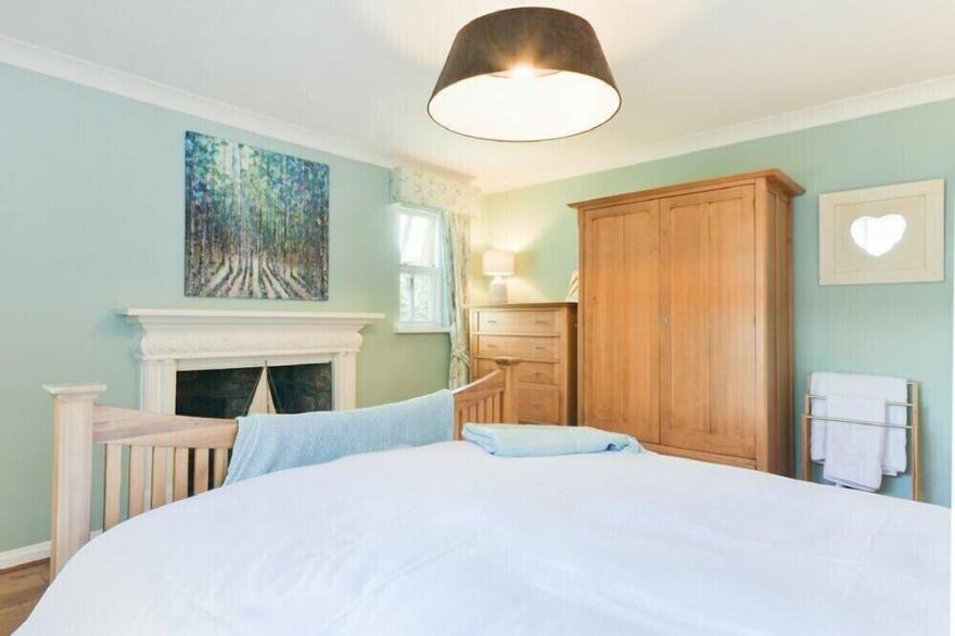 THE WYND, family friendly, country holiday cottage in Bamburgh