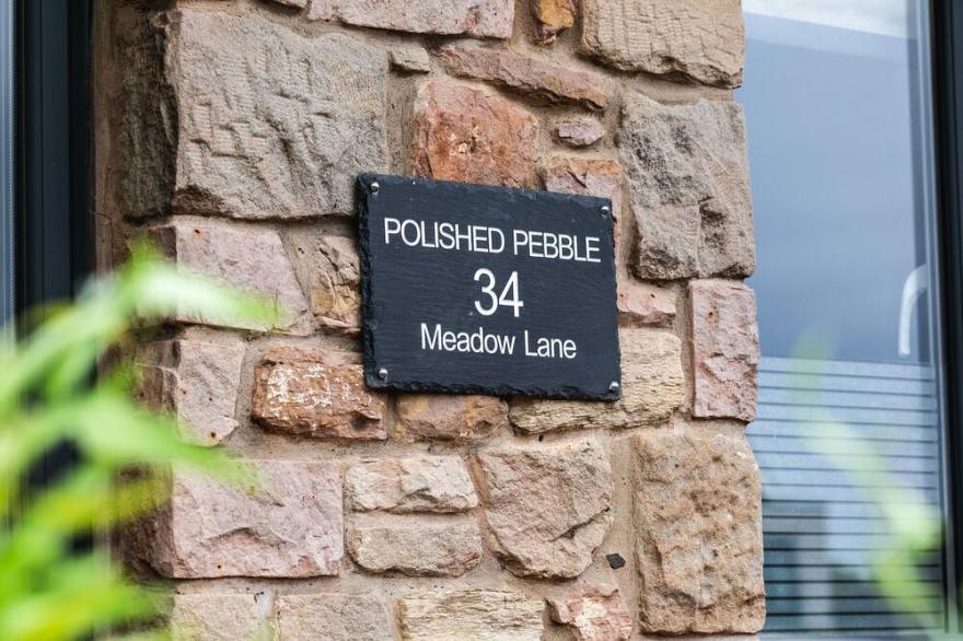 POLISHED PEBBLE, family friendly, country holiday cottage in Beadnell