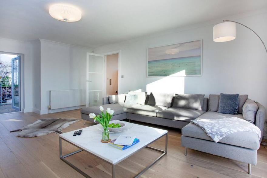 4 bedroom accommodation in Bonfire Hill