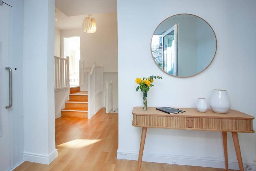 4 bedroom accommodation in Bonfire Hill