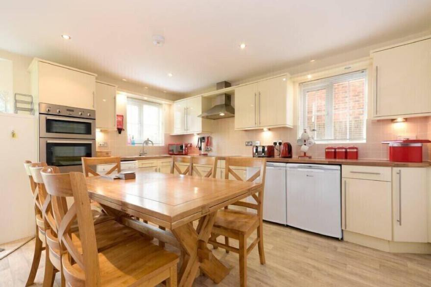 53 LONGBEACH, pet friendly, country holiday cottage in Beadnell