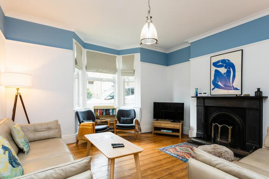 LONGSHORE, pet friendly, character holiday cottage in Alnmouth