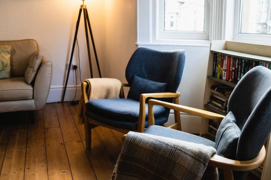 LONGSHORE, pet friendly, character holiday cottage in Alnmouth