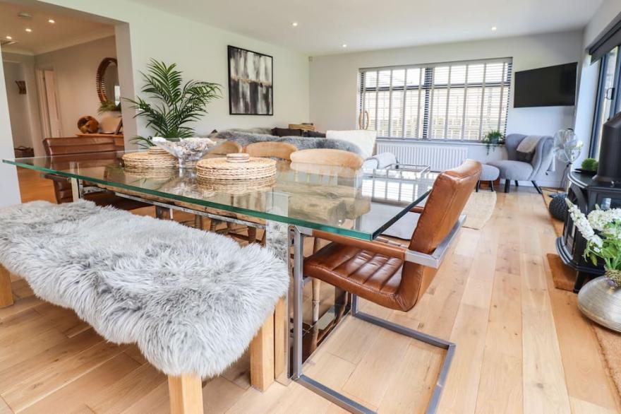 WILLOW, family friendly, country holiday cottage in Beadnell